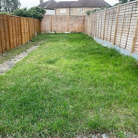 Cosy Private Flat In London, Free Parking On Premise Apartment Carshalton Ngoại thất bức ảnh