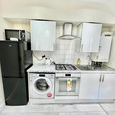 Cosy Private Flat In London, Free Parking On Premise Apartment Carshalton Ngoại thất bức ảnh