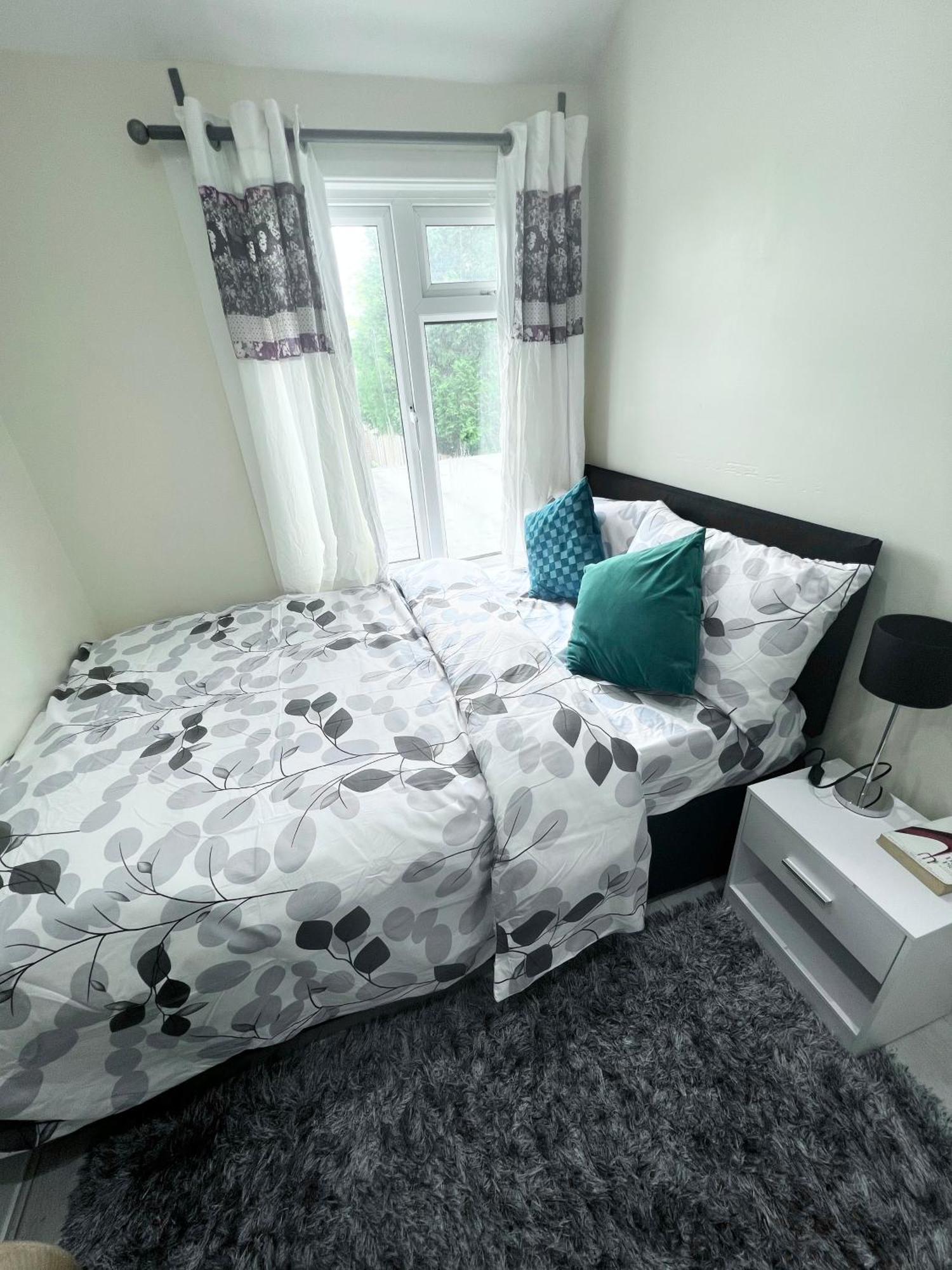 Cosy Private Flat In London, Free Parking On Premise Apartment Carshalton Ngoại thất bức ảnh