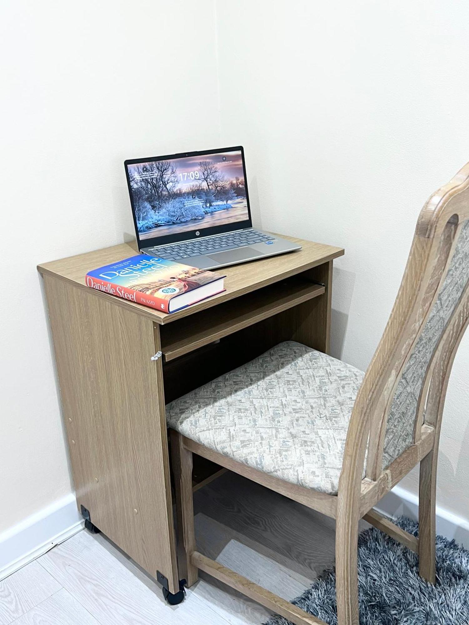 Cosy Private Flat In London, Free Parking On Premise Apartment Carshalton Ngoại thất bức ảnh