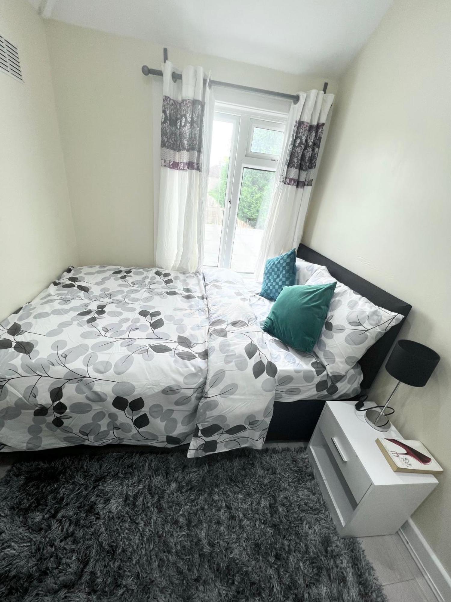 Cosy Private Flat In London, Free Parking On Premise Apartment Carshalton Ngoại thất bức ảnh