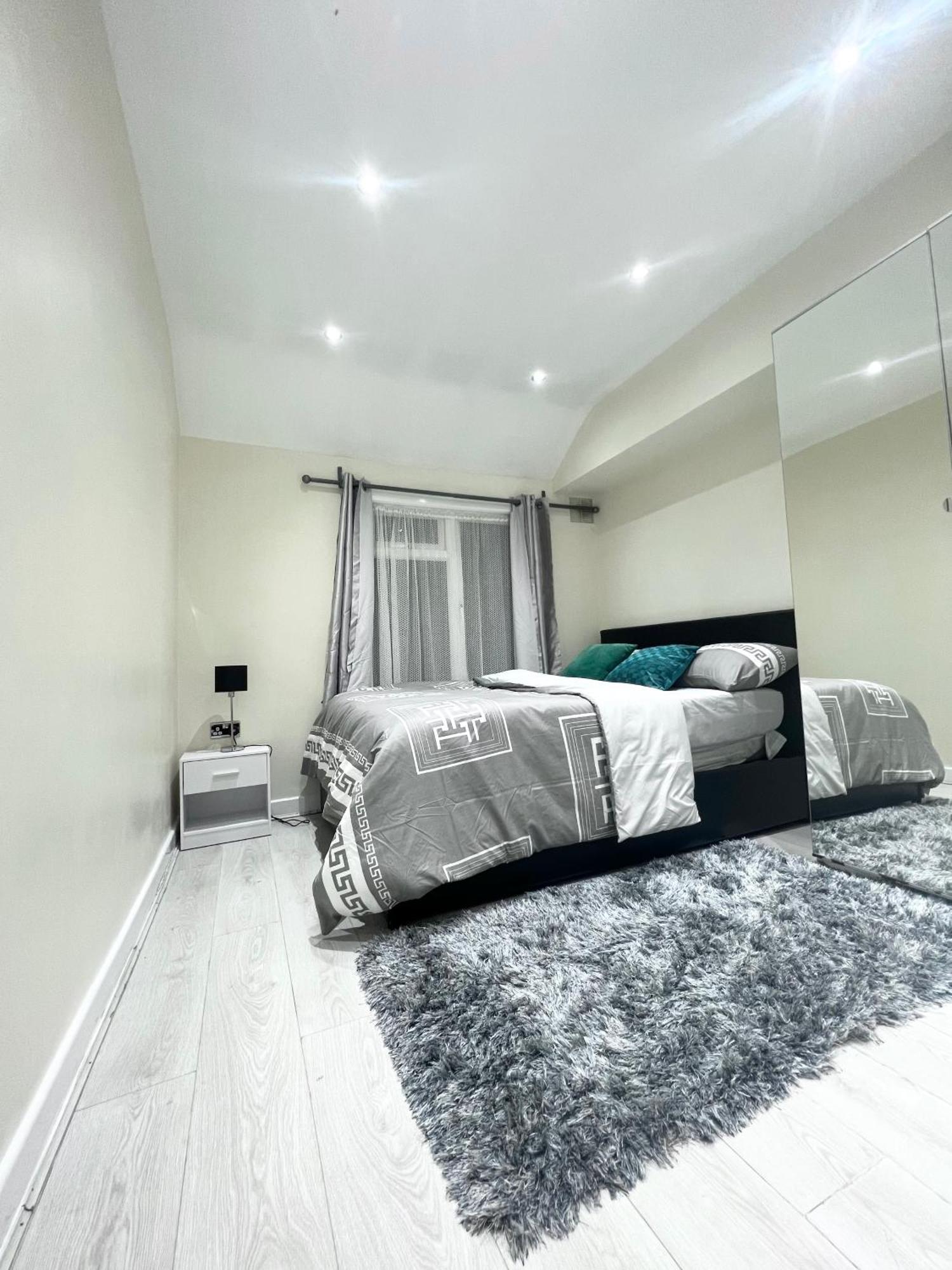 Cosy Private Flat In London, Free Parking On Premise Apartment Carshalton Ngoại thất bức ảnh